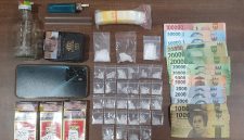 Barang bukti pengamanan 31 poket sabu dengan total berat 12,01 di polres Sumenep (Za - garudajatim.com) 
