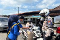 Polres Sumenep saat melakukan tilangan di Operasi Patuh Semeru (Za - garudajatim.com)