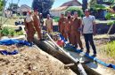 Kepala DKPP Sumenep, Chainur Rasyid, saat memantau lahan pertanian di Desa Pangarangan, dan di Desa Kacongan (Za - garudajatim.com) 