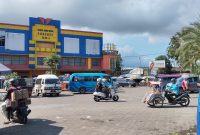 Masyarakat Sumenep ketika belanja di Pasar Anom Baru Sumenep (Za - garudajatim.com)