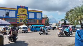 Masyarakat Sumenep ketika belanja di Pasar Anom Baru Sumenep (Za - garudajatim.com)