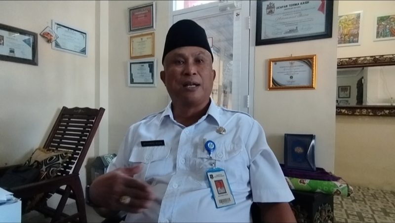 Kepala Dinas Kebudayaan, Kepemudaan, Olahraga, dan Pariwisata (Disbudporapar) Sumenep, Moh. Iksan, ketika ditemui di kantornya (Izza - garudajatim.com) 