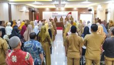 Peserta pelatihan penguatan kompetensi guru saat mengikuti acara pembukaan di hotel azmi Sumenep (Za - garudajatim.com) 