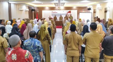 Peserta pelatihan penguatan kompetensi guru saat mengikuti acara pembukaan di hotel azmi Sumenep (Za - garudajatim.com) 