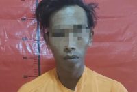 MR (30) warga Dusun Telenteyan, Desa Longos, Kecamatan Gapura, Kabupaten Sumenep, saat diringkus Satreskrim Polres Sumenep (Istimewa - garudajatim.com) 