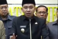 Bupati Jember, Muhammad Fawait saat menyampaikan tentang pembelajaran daring dan pelayanan pejabat terhadap masyarakat (Istimewa - garudajatim.com) 