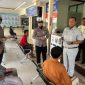 Satuan Lalu Lintas (Satlantas) Polres Sumenep bersama PT Jasa Raharja menggelar kampanye keselamatan berlalu lintas kepada para wajib pajak kendaraan bermotor di Kantor Bersama Samsat Sumenep. (Garuda Jatim/Humas Polres)