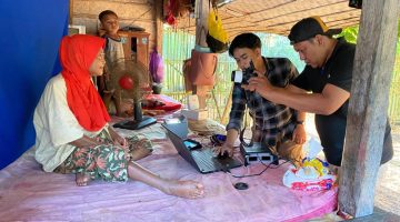Disdukcapil Sumenep saat melakukan program Karemator (Za - garudajatim.com) 