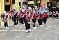 Dharma Wanita Persatuan (DWP) Badan Perencanaan Pembangunan Daerah (Bappeda) Kabupaten Sumenep, Madura, Jawa Timur, saat menggelar acara senam bersama (Za - garudajatim.com) 