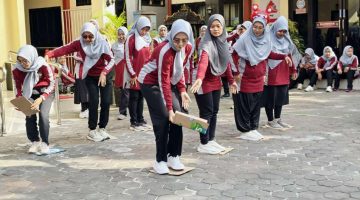 Dharma Wanita Persatuan (DWP) Badan Perencanaan Pembangunan Daerah (Bappeda) Kabupaten Sumenep, Madura, Jawa Timur, saat menggelar acara senam bersama (Za - garudajatim.com) 