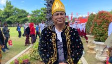 Kepala Disbudporapar Sumenep, Mohammad  Iksan, usai mengikuti upacara pengebaran bendera merah putih HUT ke-80 RI di halaman Pemkab Sumenep (Za - garudajatim.com) 