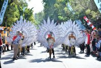 Salah peserta pawai sepeda hias saat berantraksi menghibur masyarakat Sumenep (Istimewa - garudajatim.com) 