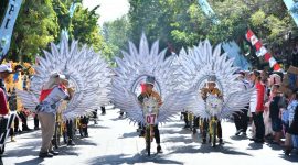 Salah peserta pawai sepeda hias saat berantraksi menghibur masyarakat Sumenep (Istimewa - garudajatim.com) 