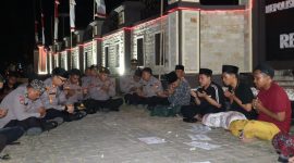 Polres Sumenep saat melaksanakan do'a bersama untuk untuk Affan Kurniawan, Driver Ojol Jakarta (Istimewa - garudajatim.com) 