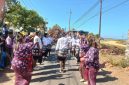 Warga Desa Karang Anyar saat mengikuti karnaval dalam rangka meriahkan HUT ke-80 RI (Istimewa - garudajatim.com) 