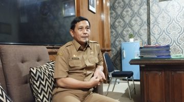 Kepala Dinsos P3A Sumenep, Mustangin, saat menjelaskan tentang peruntukan DBHCHT Rp 4,8 Miliar (Za - garudajatim.com) 
