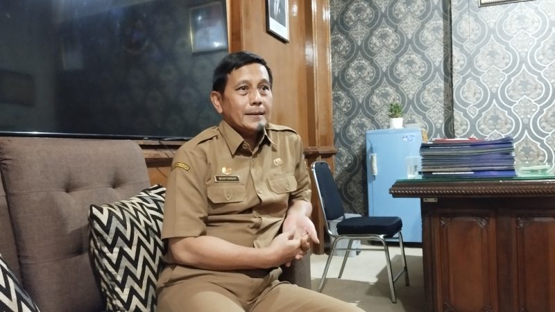 Kepala Dinsos P3A Sumenep, Mustangin, saat menjelaskan tentang peruntukan DBHCHT Rp 4,8 Miliar (Za - garudajatim.com) 