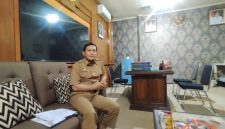 Kepala Dinsos P3A Sumenep, Mustangin, saat ditemui di kantornya (Za - garudajatim.com)
