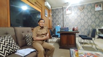 Kepala Dinsos P3A Sumenep, Mustangin, saat ditemui di kantornya (Za - garudajatim.com)