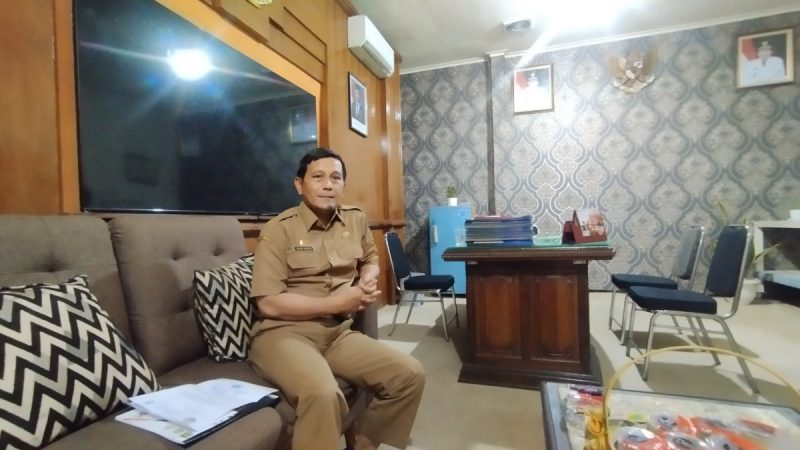 Kepala Dinsos P3A Sumenep, Mustangin, saat ditemui di kantornya (Za - garudajatim.com)