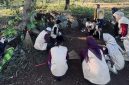 Kuliah Kerja Nyata (KKN) Universitas PGRI Sumenep saat melaksanakan program kerja bhujuk bersih atau wisata religi di Desa Ellak Daya, Kecamatan Lenteng, Kabupaten Sumenep (Za - garudajatim.com) 