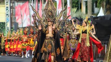 Peserta Pagelaran Jember Fashion Carnaval (JFC) berhasil menyatukan sudut pandang penonton saat acara berlangsung (Istimewa - garudajatim.com) 