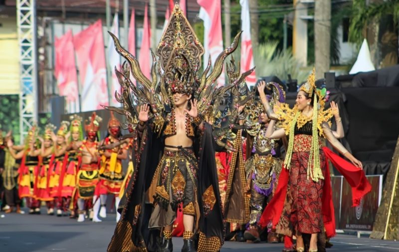 Peserta Pagelaran Jember Fashion Carnaval (JFC) berhasil menyatukan sudut pandang penonton saat acara berlangsung (Istimewa - garudajatim.com) 