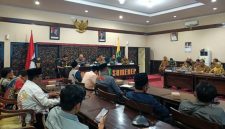 Pemerintah Kabupaten (Pemkab) Sumenep, bersama Dinas Koperasi, UKM, dan Perindustrian dan Perdagangan (Diskop UKM dan Perindag) saat rapat penentuan titik impas harga tembakau (Istimewa - garudajatim.com)