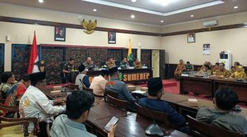 Pemerintah Kabupaten (Pemkab) Sumenep, bersama Dinas Koperasi, UKM, dan Perindustrian dan Perdagangan (Diskop UKM dan Perindag) saat rapat penentuan titik impas harga tembakau (Istimewa - garudajatim.com)