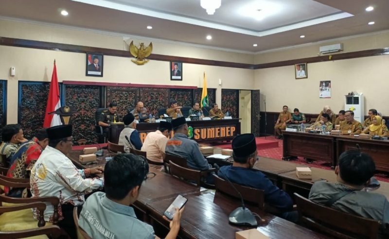 Pemerintah Kabupaten (Pemkab) Sumenep, bersama Dinas Koperasi, UKM, dan Perindustrian dan Perdagangan (Diskop UKM dan Perindag) saat rapat penentuan titik impas harga tembakau (Istimewa - garudajatim.com)
