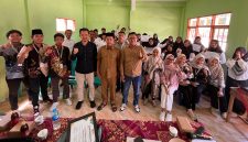 Foto bersama KKN Posko 12 Universitas PGRI Sumenep, saat menggelar seminar pendidikan (Za - garudajatim.com) 