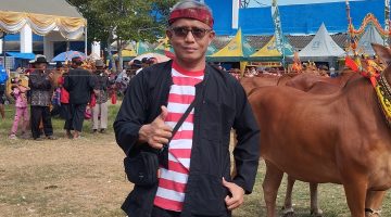 Direktur Utama BPRS Bhakti Sumekar, Hairil Fajar, saat menyatakan dukungan terhadap KDMP dengan memakai baju sakera (Za/Di) 