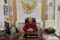Kepala Bappeda Sumenep, Dr. Ir. Arif Firmanto, S.TP., M.Si., IPU., saat ditemukan di ruang kerjaanya (Istimewa - garudajatim.com) 