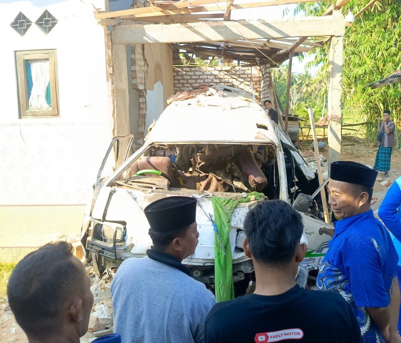 Insiden ledakan mobil di Sumenep (Za - garudajatim.com) 