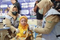 Puskesmas Pamolokan saat melakukan vaksinasi massal di PAUD HI Rumah Pintar Sumenep (Za - garudajatim.com) 