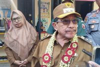 Wabub Sumenep, Imam Hasyim(kanan), bersama Kepala Dinkes(kiri), saat diwawancara langsung tentang peninjauan vaksinasi massal penyakit campak (Za - garudajatim.com) 
