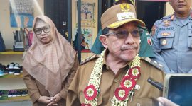 Wabub Sumenep, Imam Hasyim(kanan), bersama Kepala Dinkes(kiri), saat diwawancara langsung tentang peninjauan vaksinasi massal penyakit campak (Za - garudajatim.com) 