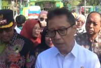 Kementerian Kesehatan Republik Indonesia (Kemenkes RI) Budi Gunadi Sadikin, saat meninjau KLB campak di Sumenep ( Za - garudajatim.com) 