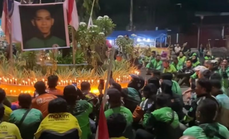 Forum Komunikasi Jember Online Bersatu (FKJOB) saat melakukan demontrasi di Jember (Za - garudajatim.com) 