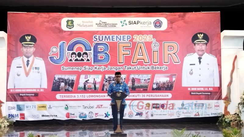Kepala Disnaker Sumenep, Heru Santoso, saat sambutan di acara Job Fair (Za - garudajatim.com)