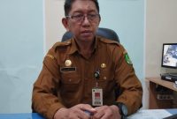 Plt Sekda Sumenep, Syahwan Effendi, saat diwawancara (Za - garudajatim.com) 