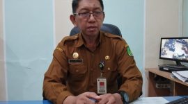 Plt Sekda Sumenep, Syahwan Effendi, saat diwawancara (Za - garudajatim.com) 