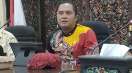 Kepala Bapenda Sumenep, Faruk Hanafi, saat diwawancarai tentang SISMIOP Tahap II (Za - garudajatim.com) 