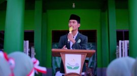 Presma STAINAS, Homaedi, saa menyampaikan orasi dan menyambut mahasiswa baru STAINAS (Istimewa - garudajatim.com) 
