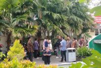 Sejumlah peserta R4 PPPK Paruh Waktu saat mendatangi kantor Dinas Pendidikan Sumenep (Za - garudajatim.com) 