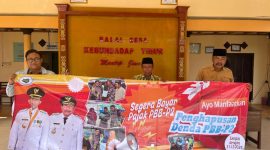 Badan Pendapatan Daerah (Bapenda) Kabupaten Sumenep, saat melaksanakan sosialisasi PBB-P2 di Balai Desa Kebundadap Timur (Za - garudajatim.com) 