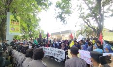 Cipayung Plus Sumenep Gruduk Mapolres, Ini Tuntutannya