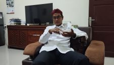 Kepala Badan Riset dan Inovasi Daerah Sumenep, Benny Irawan, saat diwawancara di kantornya (Za - garudajatim.com) 
