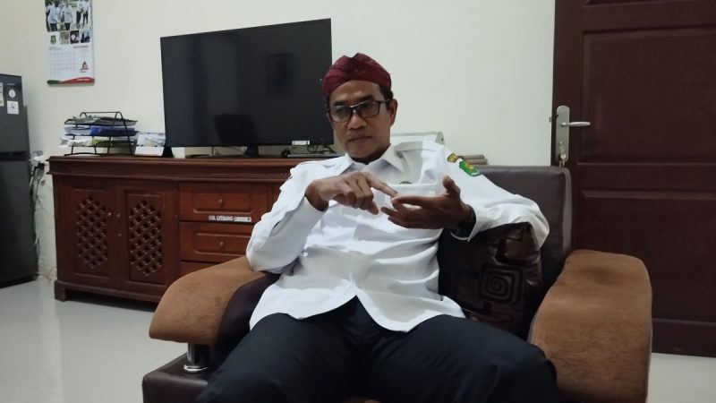 Kepala Badan Riset dan Inovasi Daerah Sumenep, Benny Irawan, saat diwawancara di kantornya (Za - garudajatim.com) 