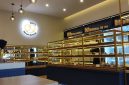 Konsumen Arinna Hidayah Bakery saat belanja roti (Za - garudajatim.com) 